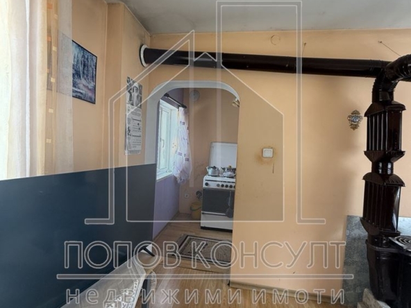 Къща с двор в село Гълъбово - 0