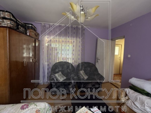 Къща с двор в село Гълъбово - 0