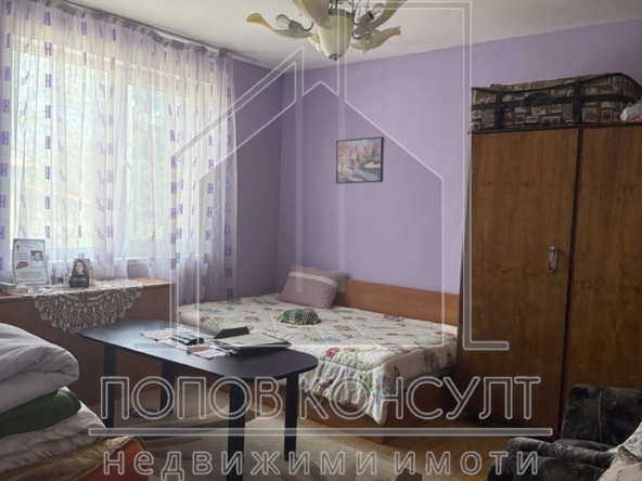 Къща с двор в село Гълъбово - 0