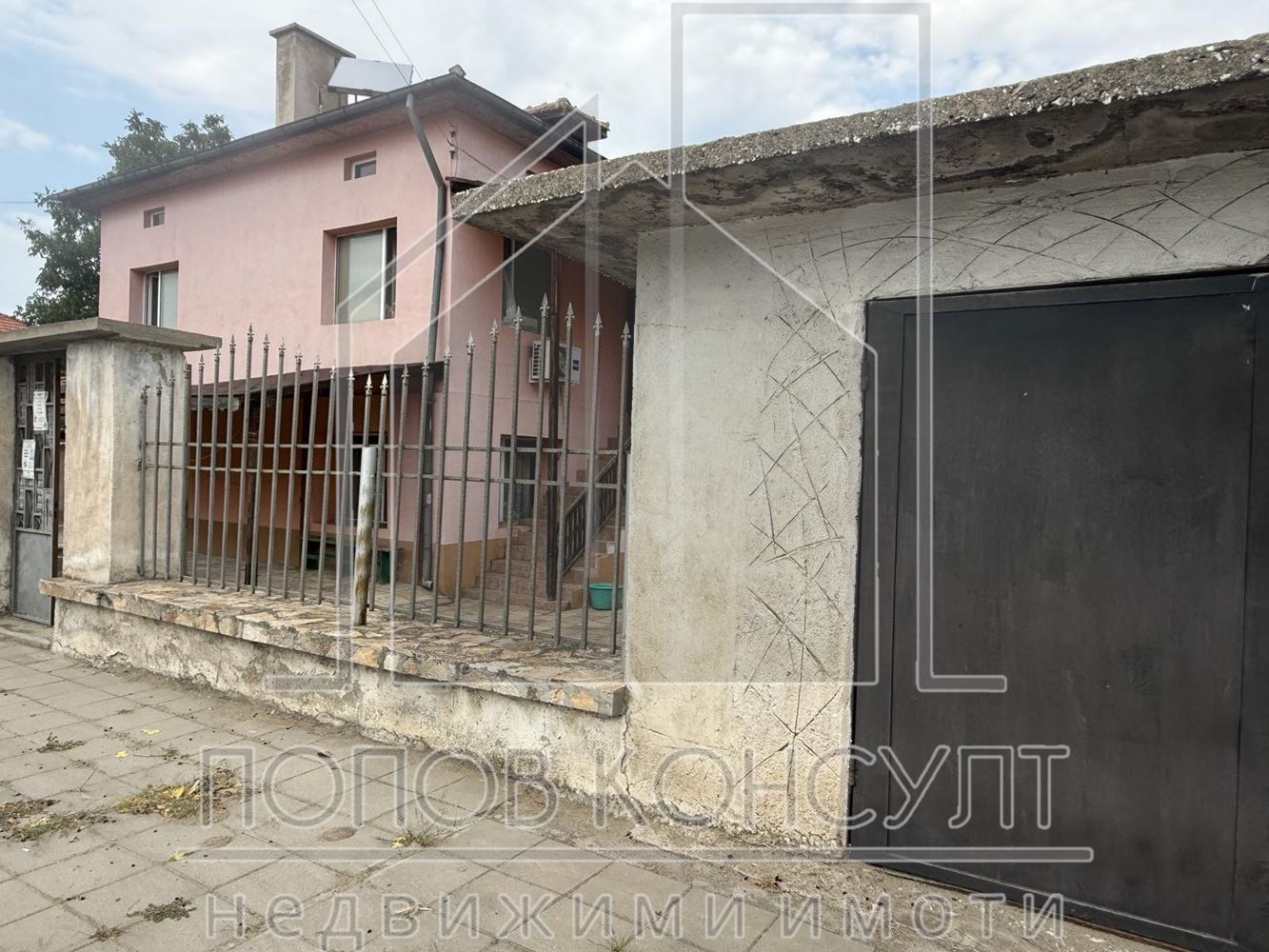 Двуетажна къща във Виноградец, обл.Пазарджик - 0