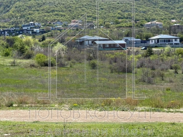 Три уникални парцела с.Марково със сменен статут - 965 кв.м - 0
