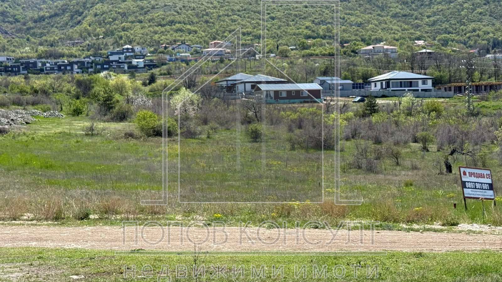 Три уникални парцела с.Марково със сменен статут - 965 кв.м - 0